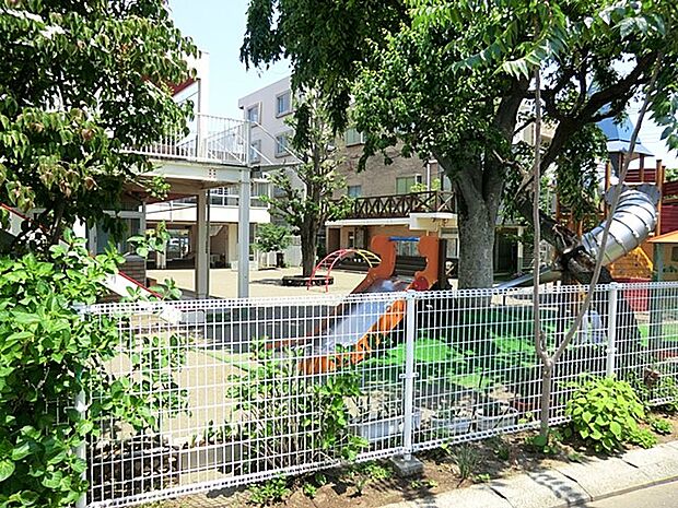 幼稚園・保育園 960m 黎明幼稚園(黎明幼稚園(年少・年中・年長それぞれ2クラスずつある、定員160名の幼稚園です。住宅街の中にありますが、園内には樹木や草花が多い都市と緑の幼稚園です。幼…