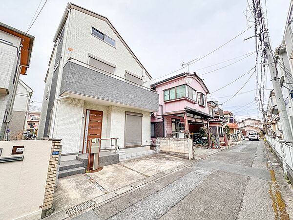【前面道路4ｍ】車の通行が少ないので、静かな住環境を維持することができます。