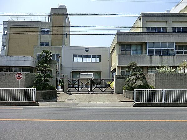 小学校 950m 川口市立戸塚東小学校