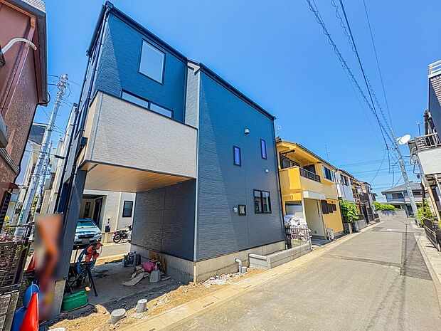 【外観】こちらの物件に少しでもご興味がありましたら、お気軽にお電話下さい。ネット上で「見えない物」「わからない事」でも、実際にご見学いただくことで、手に取るようにおわかりいただけるはずです。…
