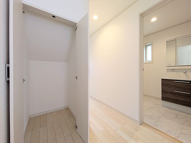 こちらの物件に少しでもご興味がありましたら、お気軽にお電話下さい。ネット上で「見えない物」「わからない事」でも、実際にご見学いただくことで、手に取るようにおわかりいただけるはずです。