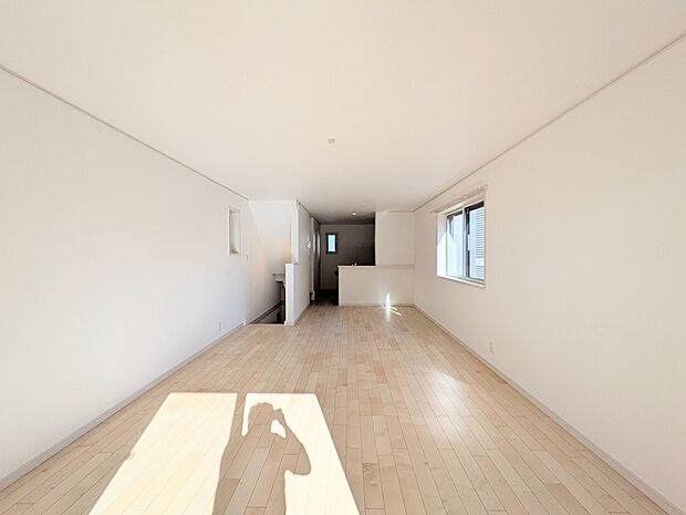 【ダイニングキッチン】料理をしながら、後片付けをしながら二人で会話を楽しみたい空間。