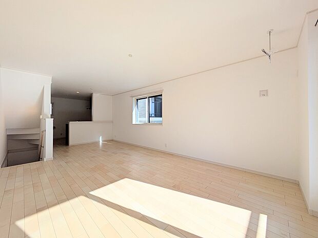 【ダイニング】家族の様子が見えやすいダイニングスペース