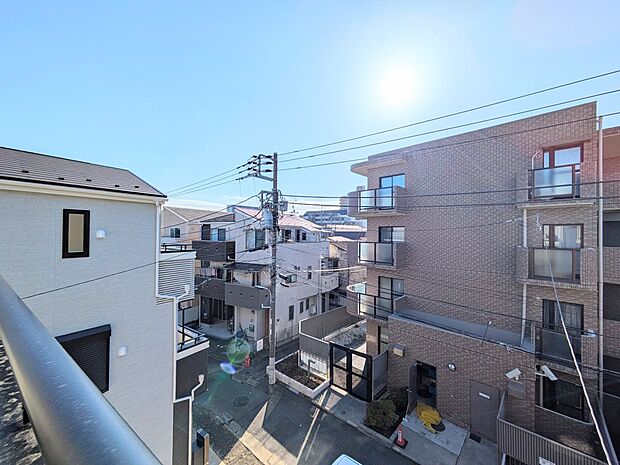 【眺望】少し優雅に、眺望の良い部屋で新生活をしてみませんか？眺望や窓からの景色が良いと、家で過ごす時間も快適です。