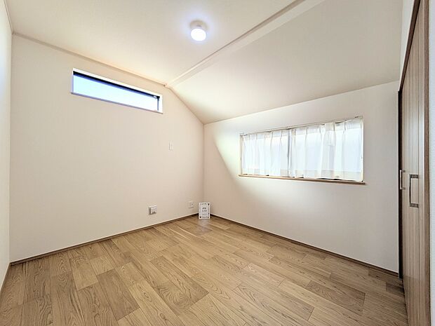 ここから始まる「日常」はご家族にとってかけがえのない時間となります。少しでも豊かに、快適に。そんな想いから本邸宅は生まれました。