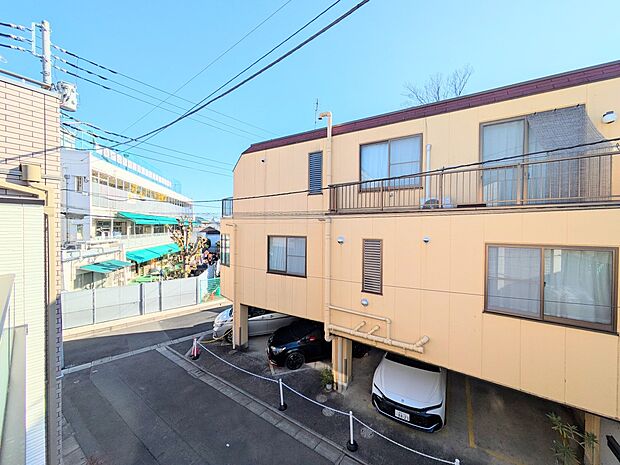 【眺望】少し優雅に、眺望の良い部屋で新生活をしてみませんか？眺望や窓からの景色が良いと、家で過ごす時間も快適です。