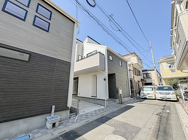 1号棟【前面道路4m】車の通行が少ないので、静かな住環境を維持することができます。