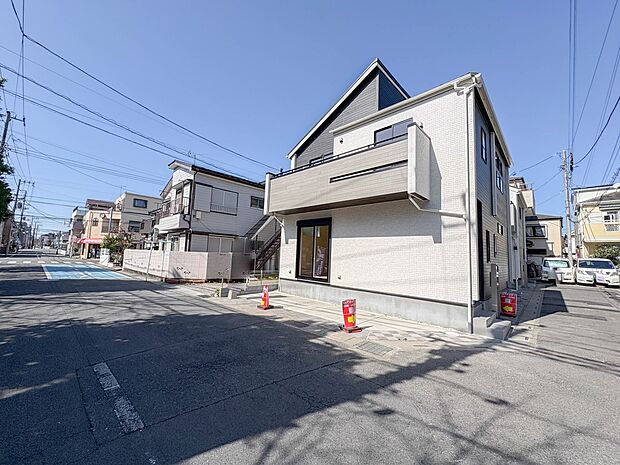 1号棟【外観】陽当りや通風性など各所に施された工夫で住みやすさを実現。部屋の大きさや周辺環境・街並など、資料には掲載していない情報が現地にはたくさんございます。是非ご確認下さい。