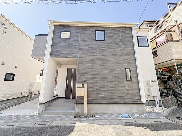 1号棟【前面道路4m】車の通行が少ないので、静かな住環境を維持することができます。