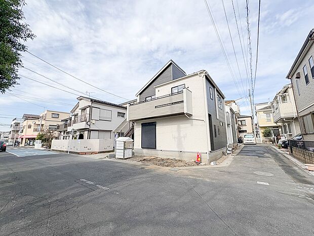 2号棟【前面道路8ｍ】車の通行が少ないので、静かな住環境を維持することができます。