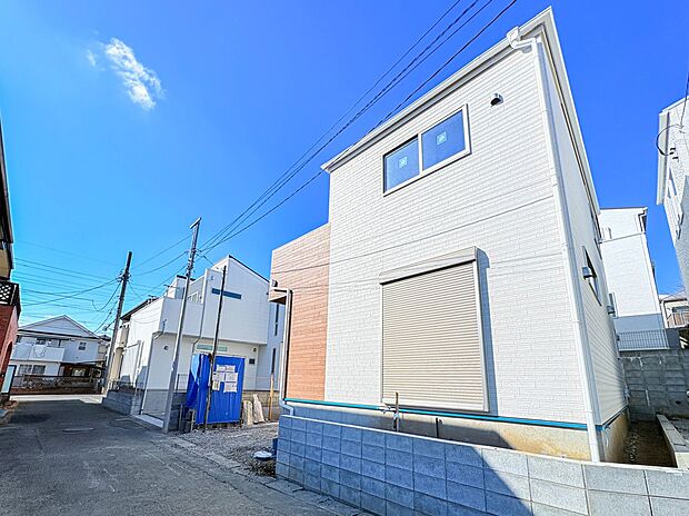 【前面道路】陽当りや通風性など各所に施された工夫で住みやすさを実現。部屋の大きさや周辺環境・街並など、資料には掲載していない情報が現地にはたくさんございます。是非ご確認下さい。