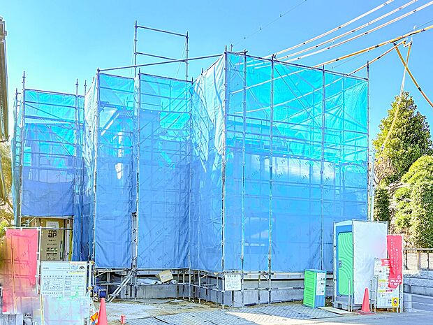 【外観】家族の温かさと陽光の暖かさ、楽しい毎日と明るい未来を予感させる「空間が織り成すひとつ先の住み心地」を演出します。