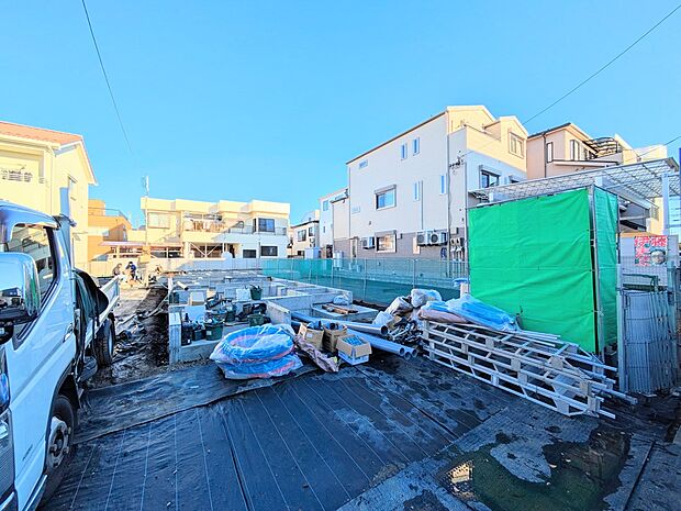 【 駐車場 】 戸建ての購入を検討することになったきっかけに「駐車場を持てること」を挙げる方が多くいらっしゃいます。駐車場代金を支払続ける必要がないことは、駐車場付き戸建を持つ最大のメリッ…