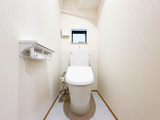 【トイレ】いつも清潔なスペースであってほしいのが毎日使うトイレです。掃除がしやすいのはもちろん、落ち着けるスペースとして機能することも大切です。