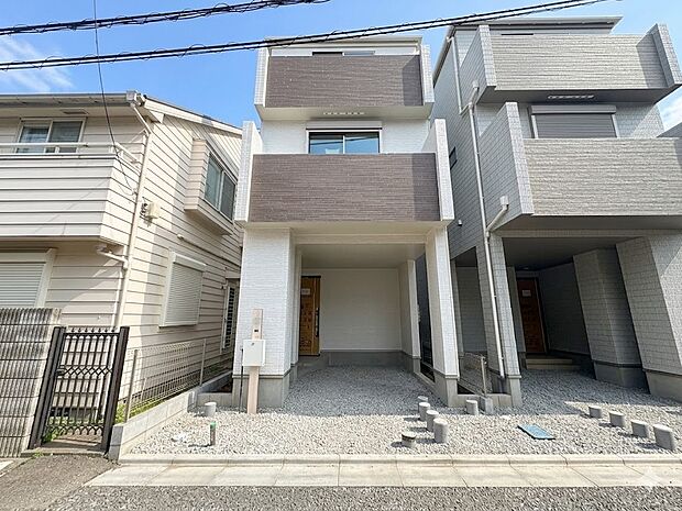 【ひとつ先の住み心地】家族の温かさと陽光の暖かさ、楽しい毎日と明るい未来を予感させる「空間が織り成すひとつ先の住み心地」を演出します。*CG加工により晴天にしています。