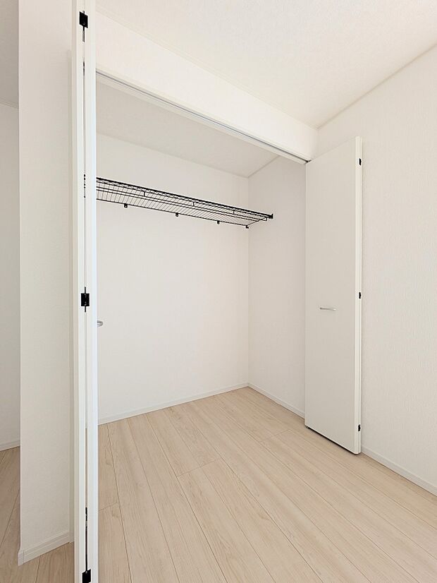 【収納】各部屋を最大限に広く使って頂ける様、全居住スペースに収納付。プライベートルームはゆったりと快適に。
