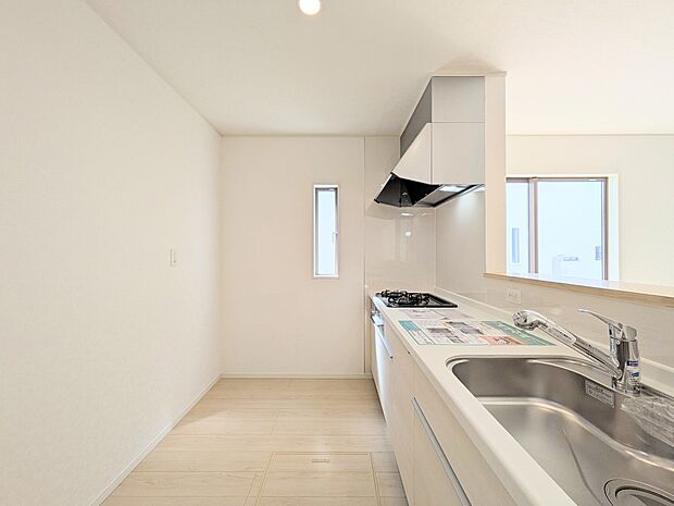 【キッチン】リビングにいるお子様と会話をしながら家事ができるカウンターキッチン