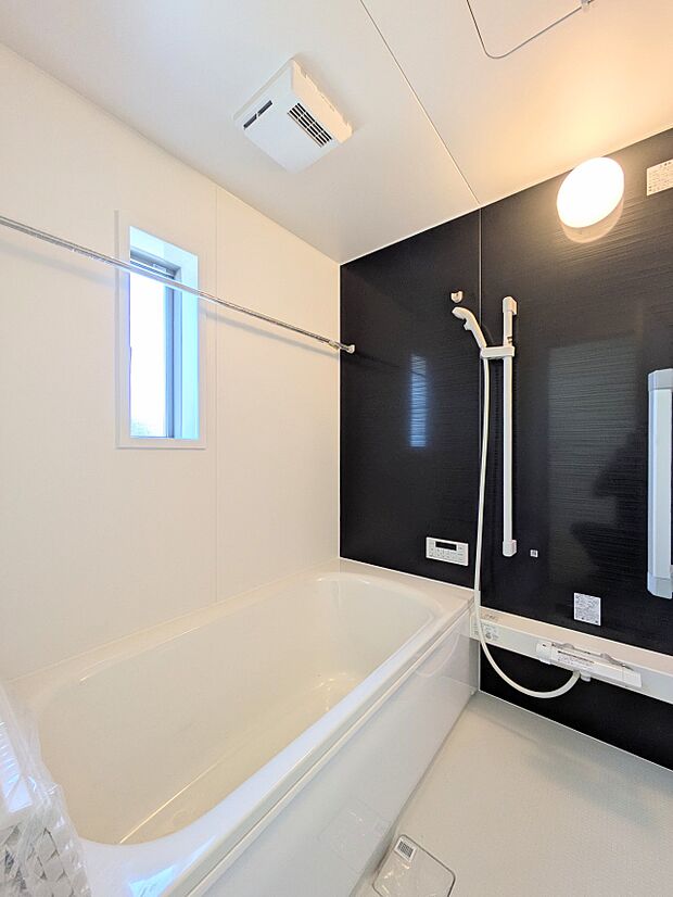 【Bathroom】一日の疲れを癒してくれるお風呂空間。使いやすさと上質な質感を両立して、単なる習慣から特別な時間に変わるはず。