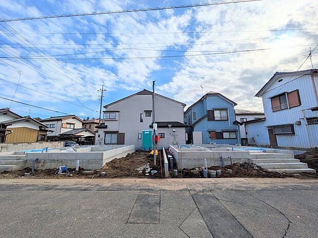 家は一生のお買物。自分ならではの家族ならではの、家にしたい。書斎を設ける。子どものプレイングルームを設ける。趣味のオーディオルームを設置する。夢を追うオンリーワンの家です。