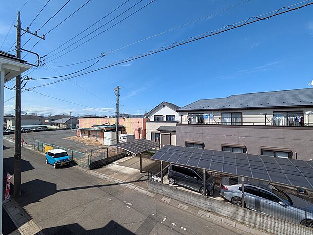 【眺望】その街並みは、さまざまな家の姿が、歩く人々を楽しませている。そう街並みは街の美しい風景なのだ。その風景が目をやさしく和ませてくれている。