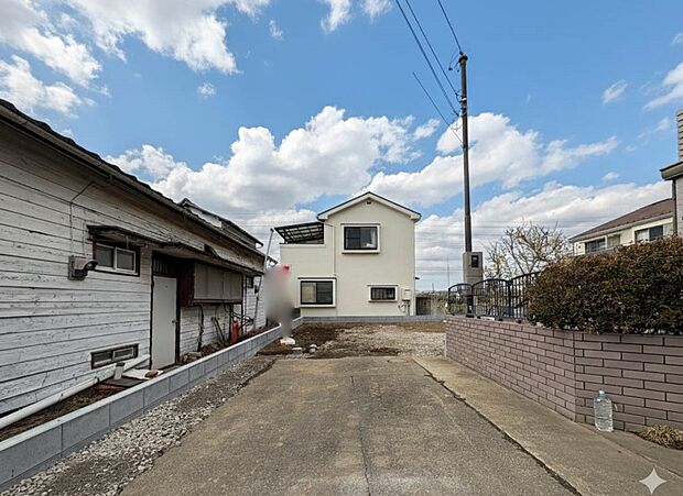 【前面道路】車の通行が少ないので、静かな住環境を維持することができます。