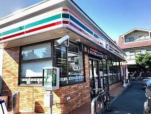 コンビニ 600m セブンイレブン　大宮三橋4丁目店(セブンイレブン　大宮三橋4丁目店　徒歩8分)