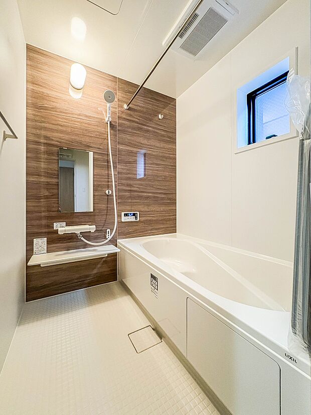 【浴室】一日の疲れを癒してくれるお風呂空間。使いやすさと上質な質感を両立して、単なる習慣から特別な時間に変わるはず。