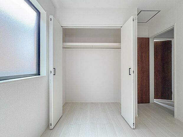 【収納】各部屋を最大限に広く使って頂ける様、全居住スペースに収納付。プライベートルームはゆったりと快適に。