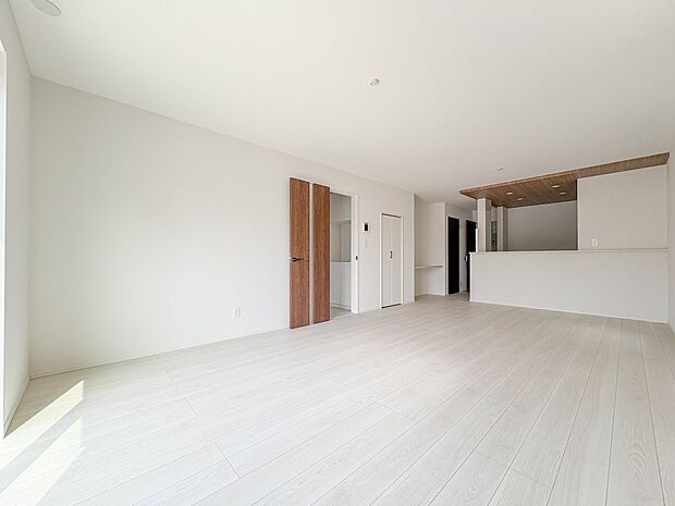 【LDK20帖】インテリアショップで見掛けた「あの家具」も置ける、ゆったりとした空間。時に広さが上質な寛ぎの時間になる事も。