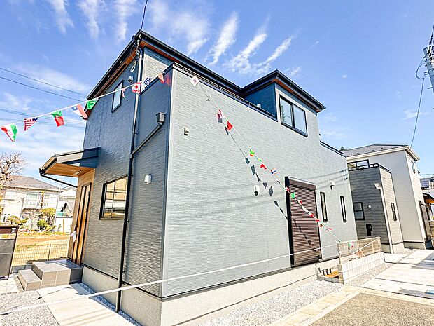 【外観】家族の温かさと陽光の暖かさ、楽しい毎日と明るい未来を予感させる「空間が織り成すひとつ先の住み心地」を演出します。