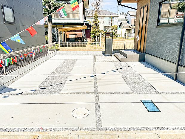 【駐車場】カースペース2台可。車が1台なら、来客用の駐車場や、駐輪スペースとしてご活用ください。