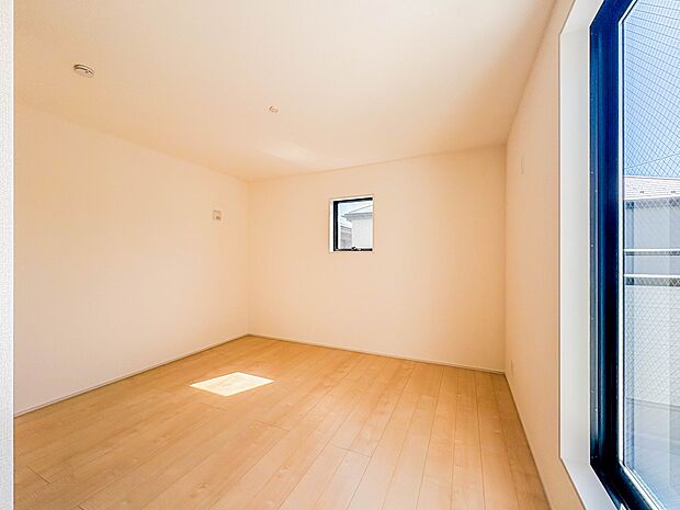 3号棟【洋室8.5帖】充実した生活は伸びやかな居室空間から始まります。快適に・伸びやかに。心の潤いを求める方々へ。