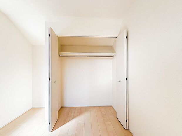 3号棟【収納】限られたスペースを有効に活用できる壁面クローゼット。
