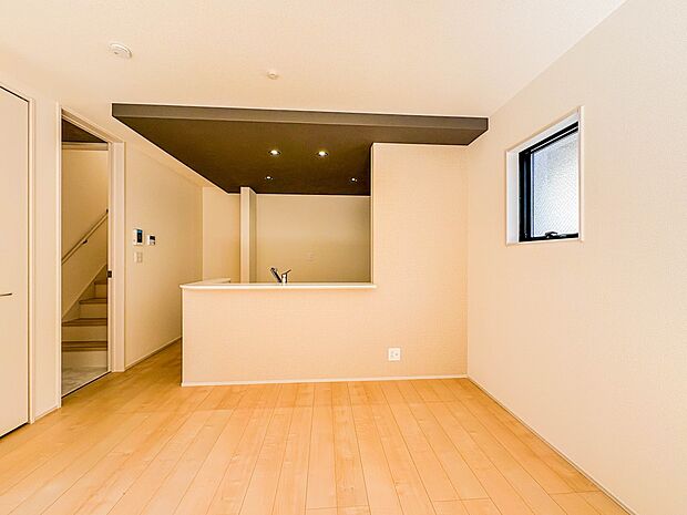 3号棟【Dining】ダイニングテーブルを置いても十分な広さが確保されています。