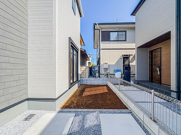 3号棟【庭】お庭にはプランター等をおいてガーデニングが楽しめます。