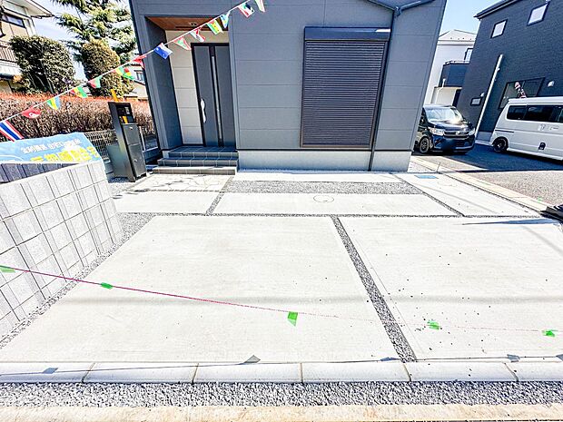 【駐車場】戸建ての購入を検討することになったきっかけに「駐車場を持てること」を挙げる方が多くいらっしゃいます。駐車場代金を支払続ける必要がないことは、駐車場付き戸建を持つ最大のメリットです。…