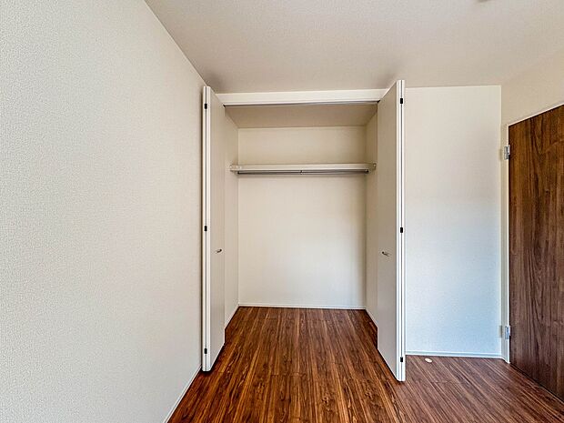 4号棟【収納】限られたスペースを有効に活用できる壁面クローゼット。