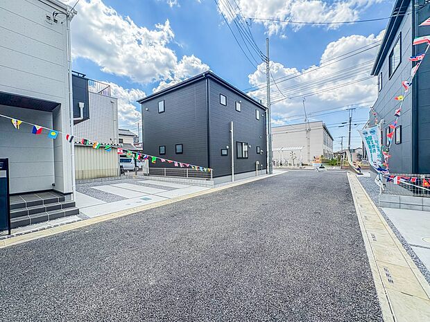 【前面道路4ｍ】車の通行が少ないので、静かな住環境を維持することができます。