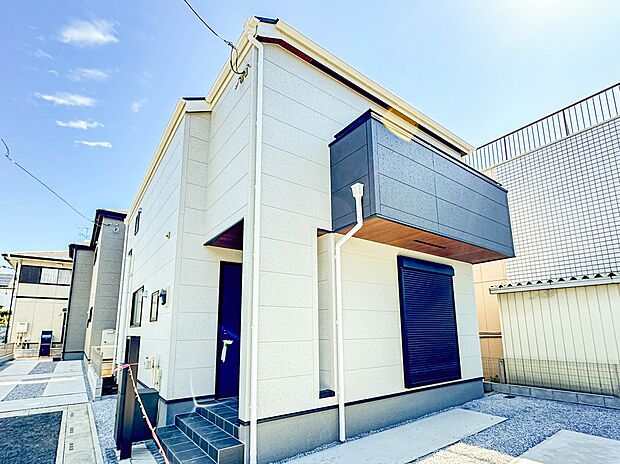 【外観】ここから始まる「日常」はご家族にとってかけがえのない時間となります。少しでも豊かに、快適に。そんな想いから本邸宅は生まれました。　