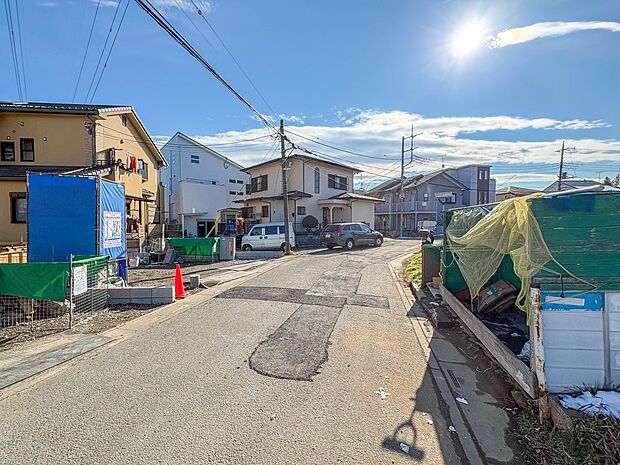 【前面道路5m】車の通行が少ないので、静かな住環境を維持することができます。