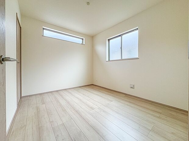 F号棟【子供部屋5.25帖】お子様のお部屋にぴったりなクロークを備えたフローリング仕様の洋室です。