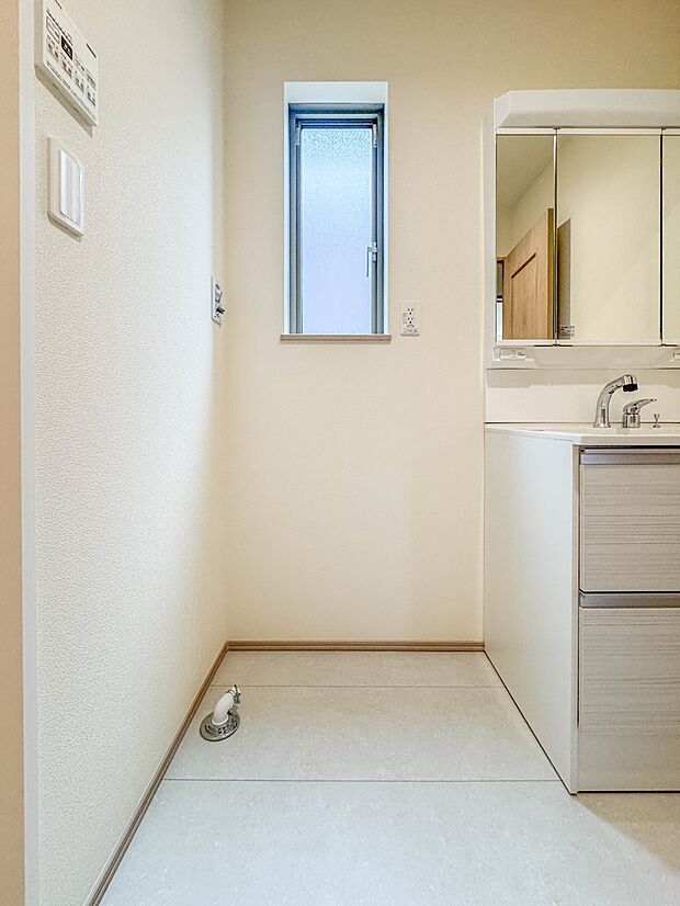 F号棟【ランドリースペース】ランドリースペースは広さもたっぷり。