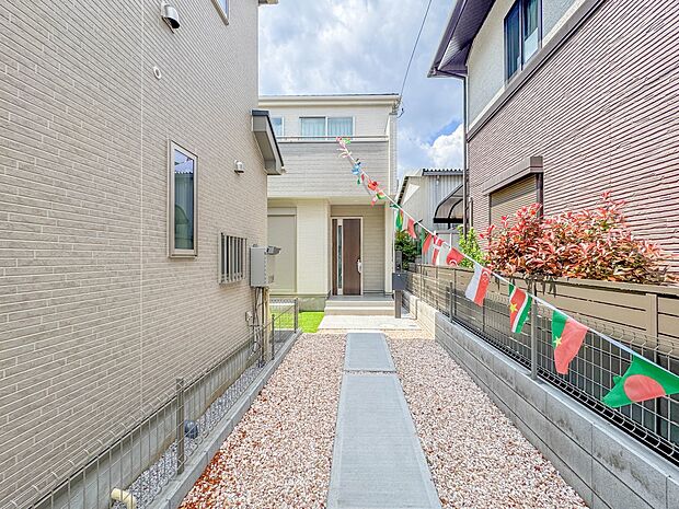 E号棟【外観】陽当りや通風性など各所に施された工夫で住みやすさを実現。部屋の大きさや周辺環境・街並など、資料には掲載していない情報が現地にはたくさんございます。是非ご確認下さい。