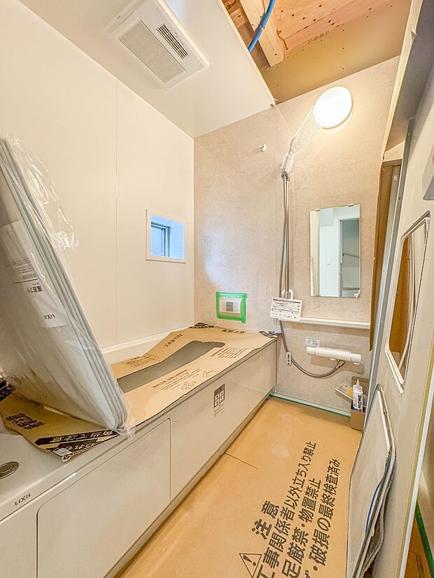 A号棟【浴室】一日の疲れを癒してくれるお風呂空間。使いやすさと上質な質感を両立して、単なる習慣から特別な時間に変わるはず。