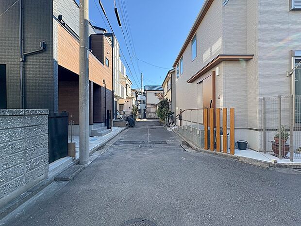 【前面道路4m】車の通行が少ないので、静かな住環境を維持することができます。
