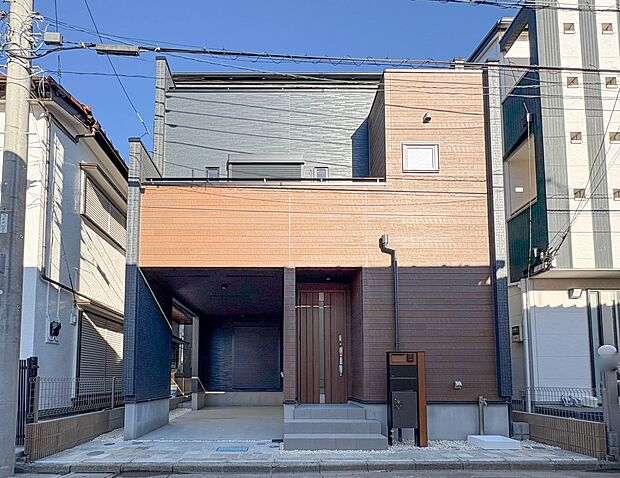 【外観】家族の温かさと陽光の暖かさ、楽しい毎日と明るい未来を予感させる「空間が織り成すひとつ先の住み心地」を演出します。