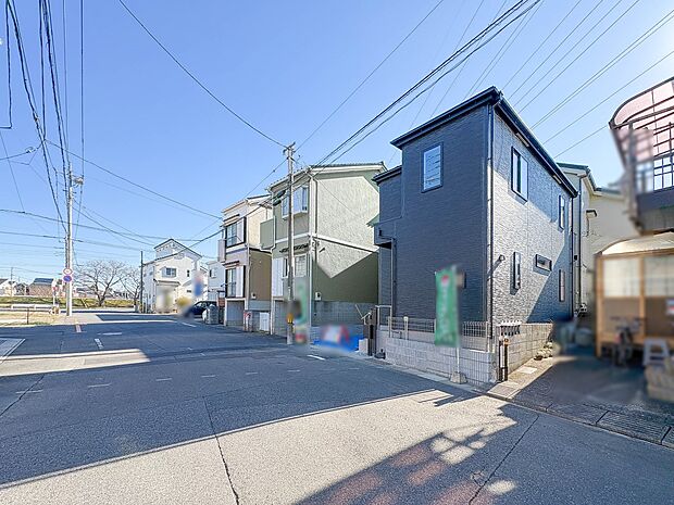 【前面道路】車の通行が少ないので、静かな住環境を維持することができます。