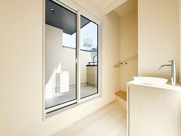 手洗い場です。【ちょうどこんなものがあれば、、、】を実現いたしました。