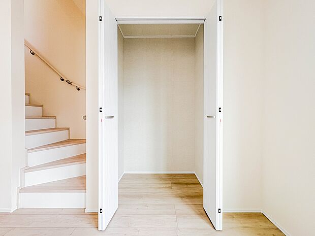 【収納】各部屋を最大限に広く使って頂ける様、全居住スペースに収納付。プライベートルームはゆったりと快適に。