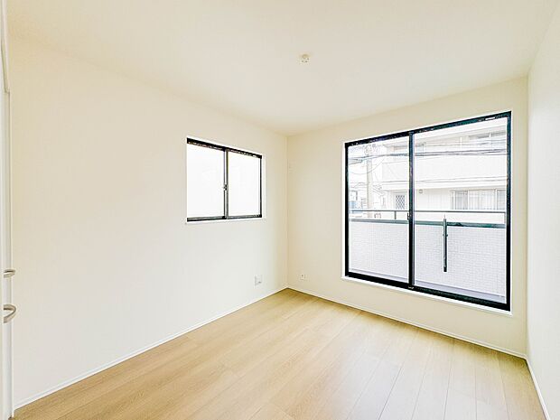 【寝室】シンプルな内装はおしゃれのポイントです。シンプルは華美より飽きがこないからです。色や模様でおしゃれ感をだす。それがシンプルイズビューティーです。